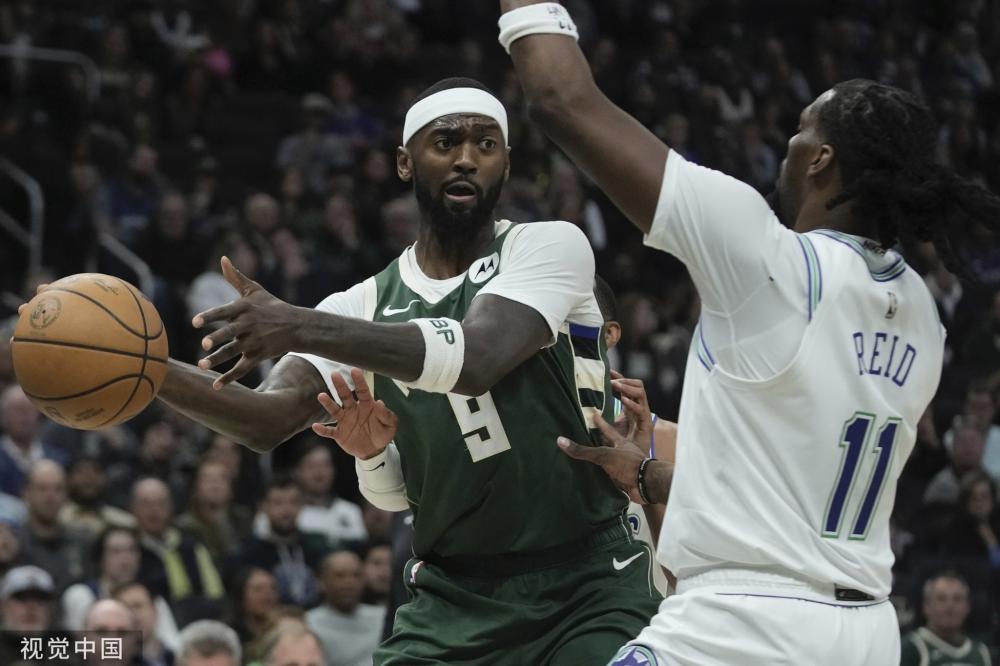 NBA爆发大规模冲突！森林狼活塞7人遭驱逐，迪文霍兰互掐脖，斯图尔特掏裆恐遭重罚.