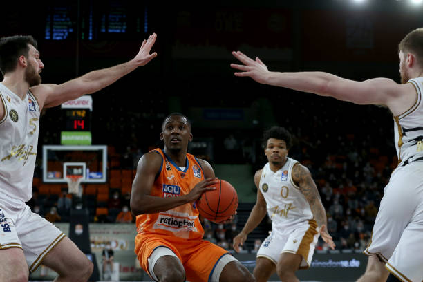 她未能迅速 她未能迅速